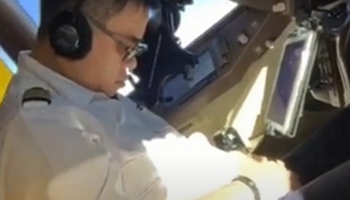 China Airlines’ pilot dozed off in cockpit, Co –Pilot films it, Video goes Viral!