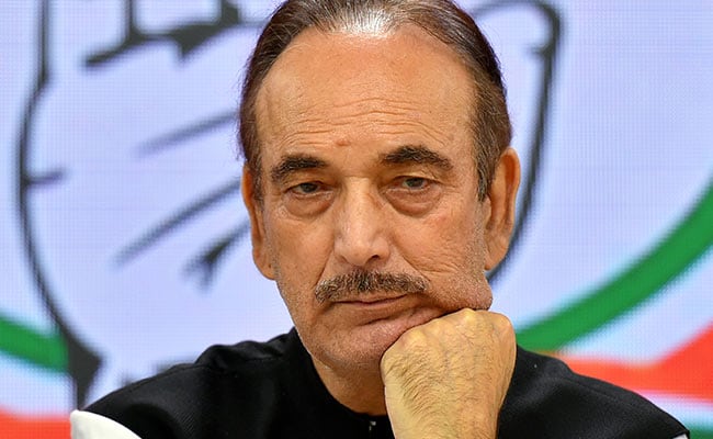 Ghulam Nabi Azad Emerging Dissenters’ Choice for Congress Leadership