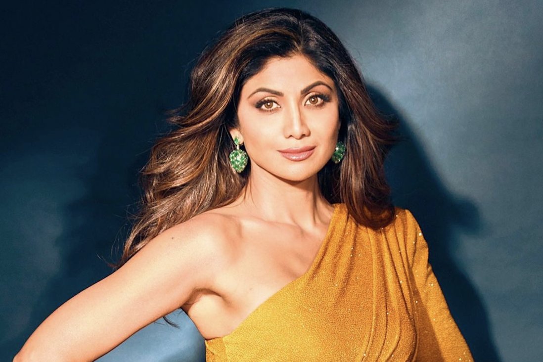Bollywood: Shilpa Shetty takes inspiration from Sadhana, donned a retro look