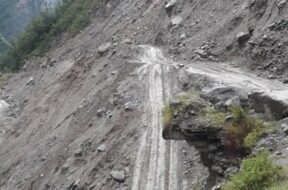 Landslide-at-Badrinath-highway-after-heavy-rains