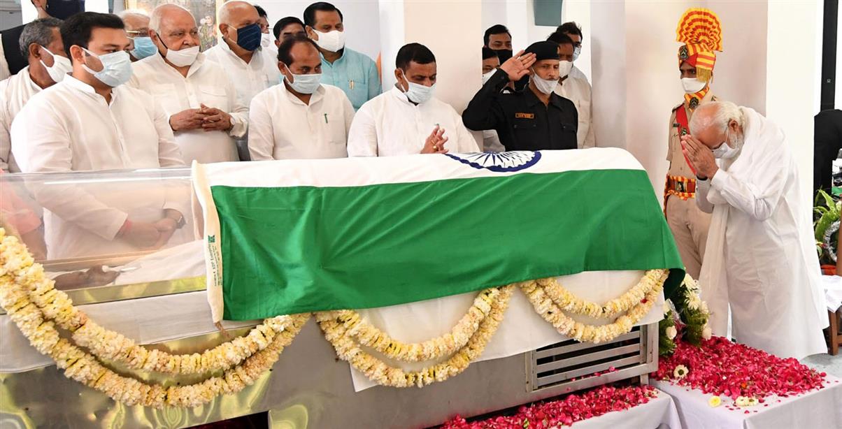 PM Modi pays his last respects to Former CM of UP Kalyan Singh