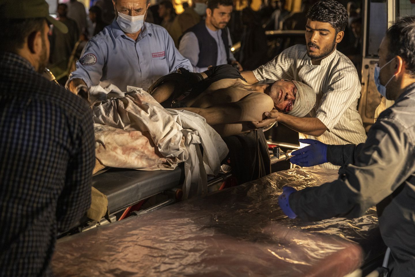 Afghanistan: Kabul Explosion Death Toll Crosses Hundred, But Evacuation Resumed in Full Swing
