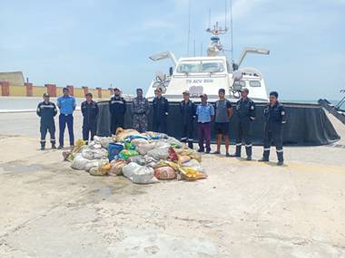 Coast Guard Seizes 2000kg Sea Cucumber