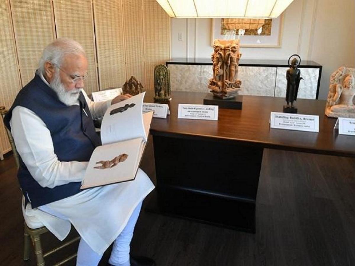 Modi Brings Back 157 Antiquities from New York