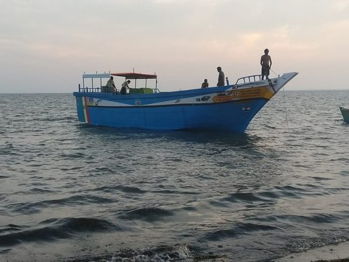 Sri Lankan Navy Arrests 43 Tamil Fishermen, Six boats seized