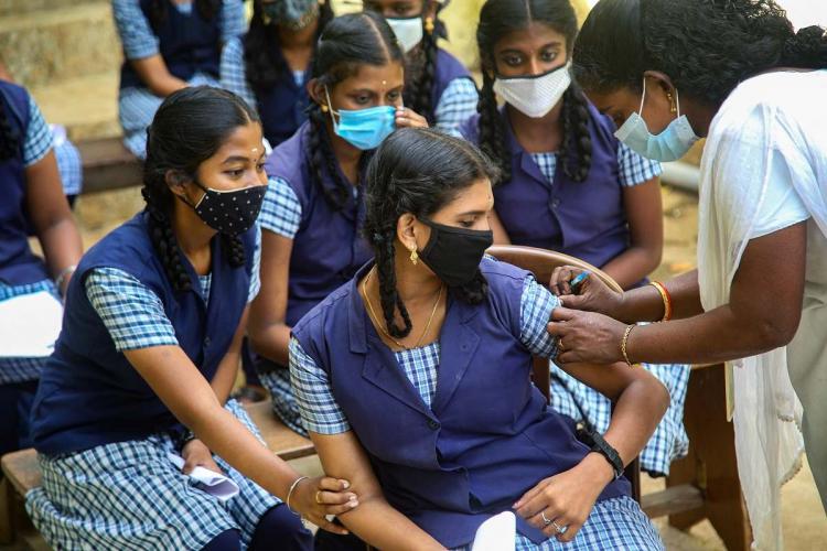 Andhra Pradesh Tops in the list of first dose vaccine distribution to 15-18 year old