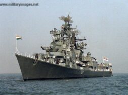 Indian_Navy_-_destroyer_INS_Ranvir