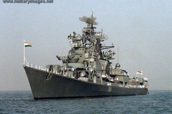 Indian_Navy_-_destroyer_INS_Ranvir