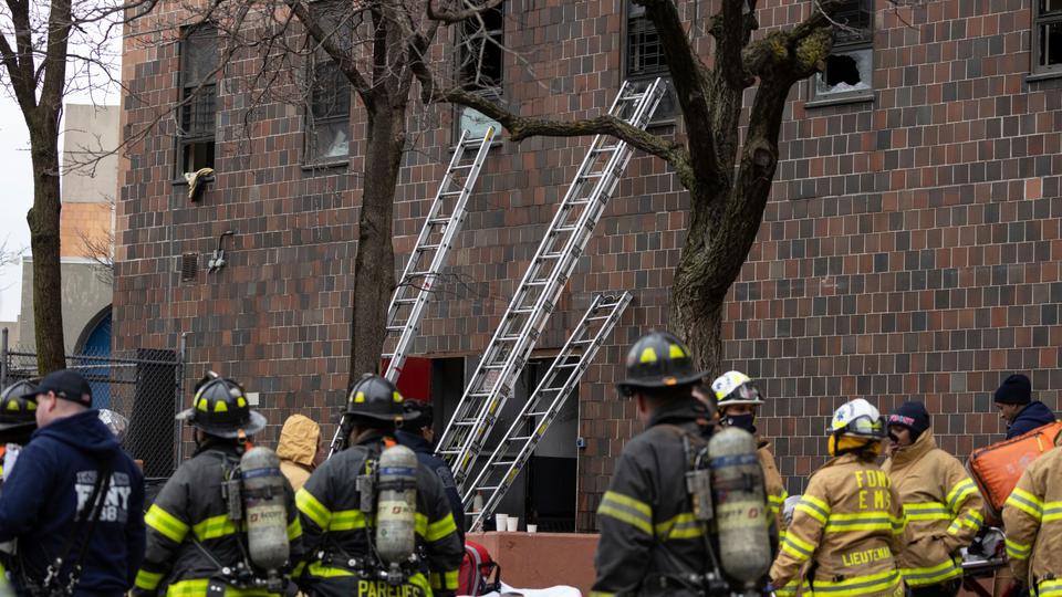 USA: Fire in Bronx building leaves 19 people dead, including nine children
