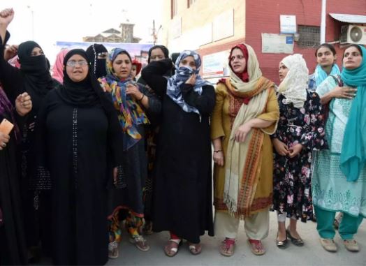 Stranded Pakistani Women in Kashmir Asking for Citizenship of India