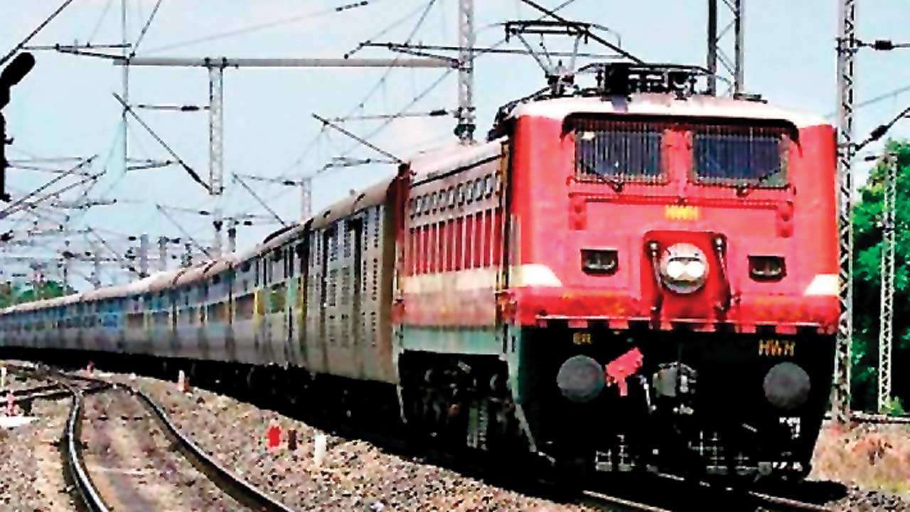Cent Per Cent Restoration of Cooked Meals in Trains from Tuesday