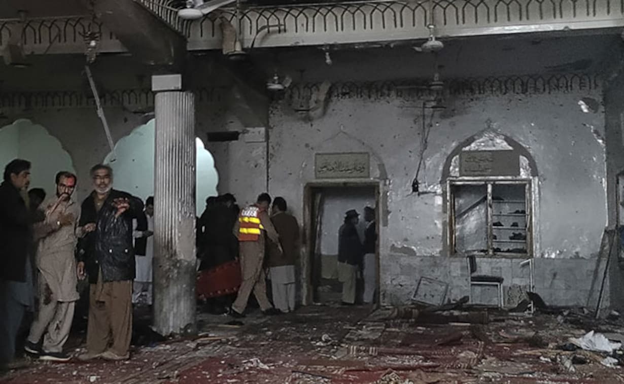 IS Accepts Responsibility for Shia Mosque Blast, Death Toll Up to 62