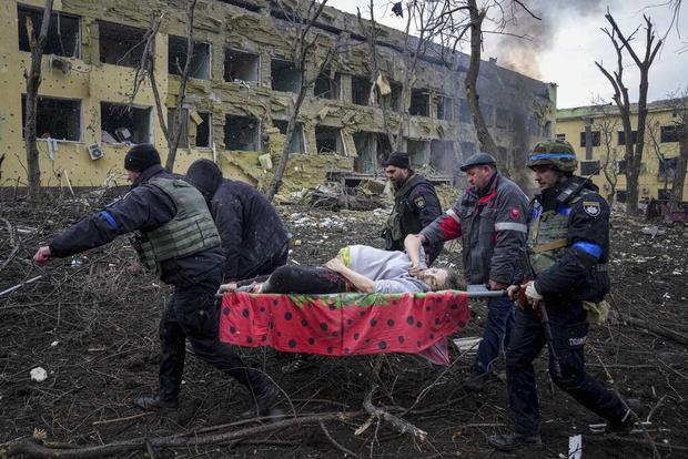 Ukraine: Several injured in Russian airstrikes on maternity hospital