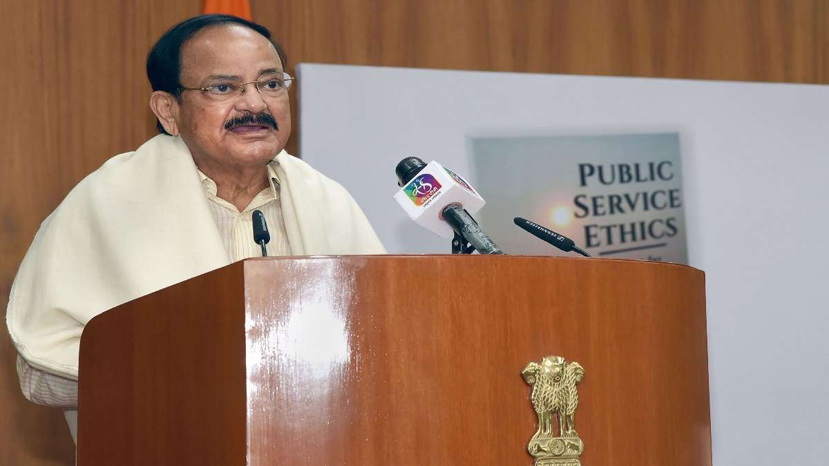 Naidu Calls for Rejecting English Medium Education in India