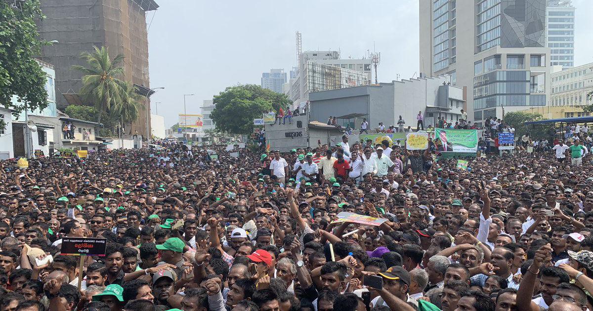 Sri Lanka: Police Tear-Gas Protesters, over 660 Arrested for Defying Curfew, Social Media Restored after 15 Hours