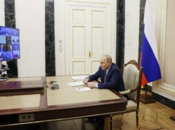 Russian President Putin holds meeting on development of oil industry
