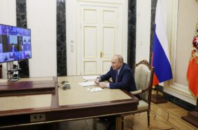 Russian President Putin holds meeting on development of oil industry