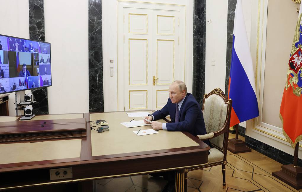 West downplayed the importance of traditional energy for internal political reasons: Putin