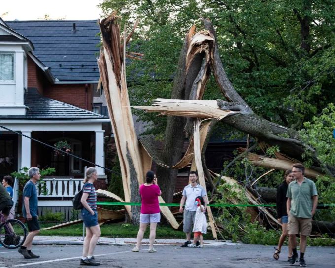 Canada: Thunderstorm in Ontario and Quebec Killed Nine