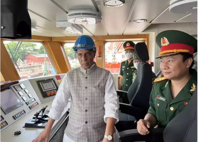 India hands over 12 high-speed guard boats to Vietnam