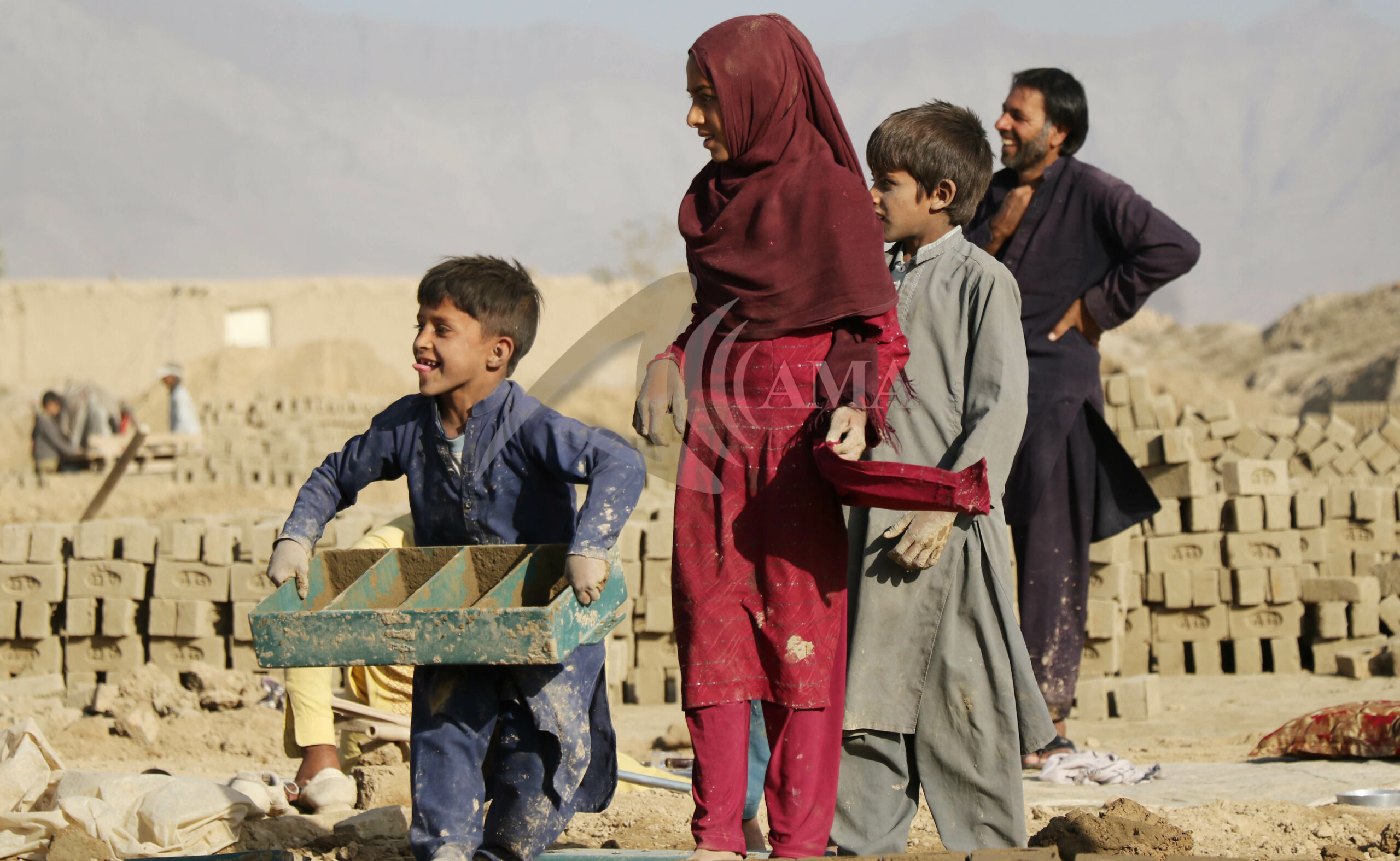 Afghanistan: Financial crisis forces children to work in brick factories