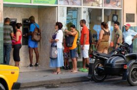 Havana,City,,Cuba,-,November,2016:,Line,Of,People,Queue