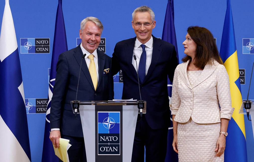 Finnish, Swedish top diplomats and NATO envoys sign accession protocols