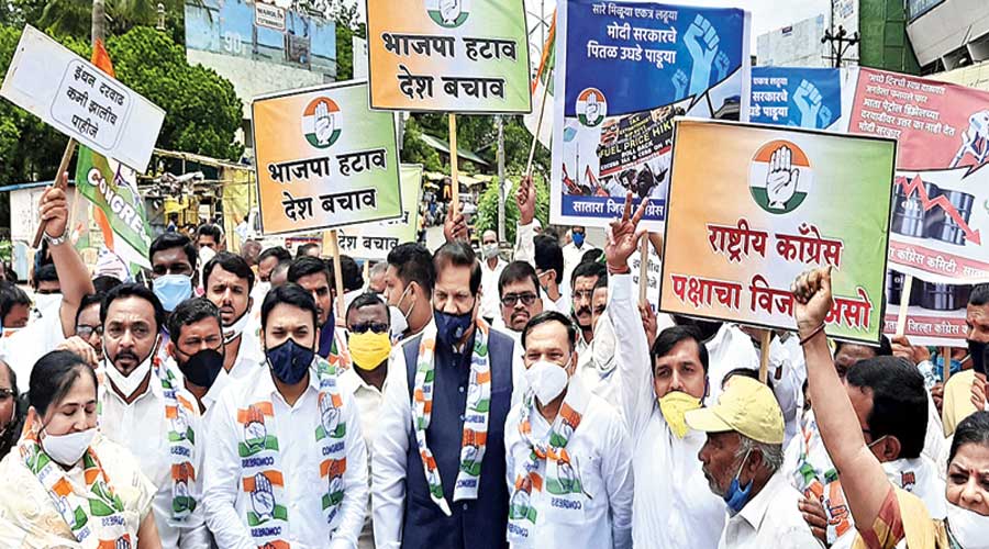 Congress Protests Price Rise, Many leaders Detained, Released