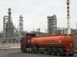Extracting and refining oil at Tatneft plants