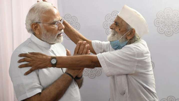PM Modi’s school teacher remembers how he honoured them after becoming Gujarat CM