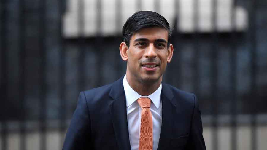 Rishi Sunak Warns of Hard Decisions, Vows to “Clear the Mess”