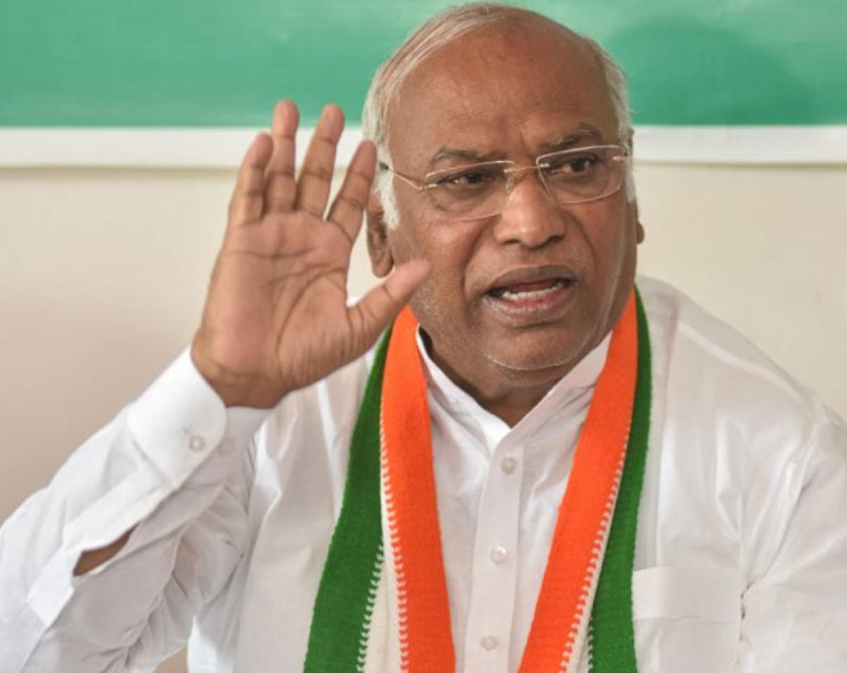 Kharge Compares Modi with Ravan, BJP Makes it Issue in Gujarat Elections