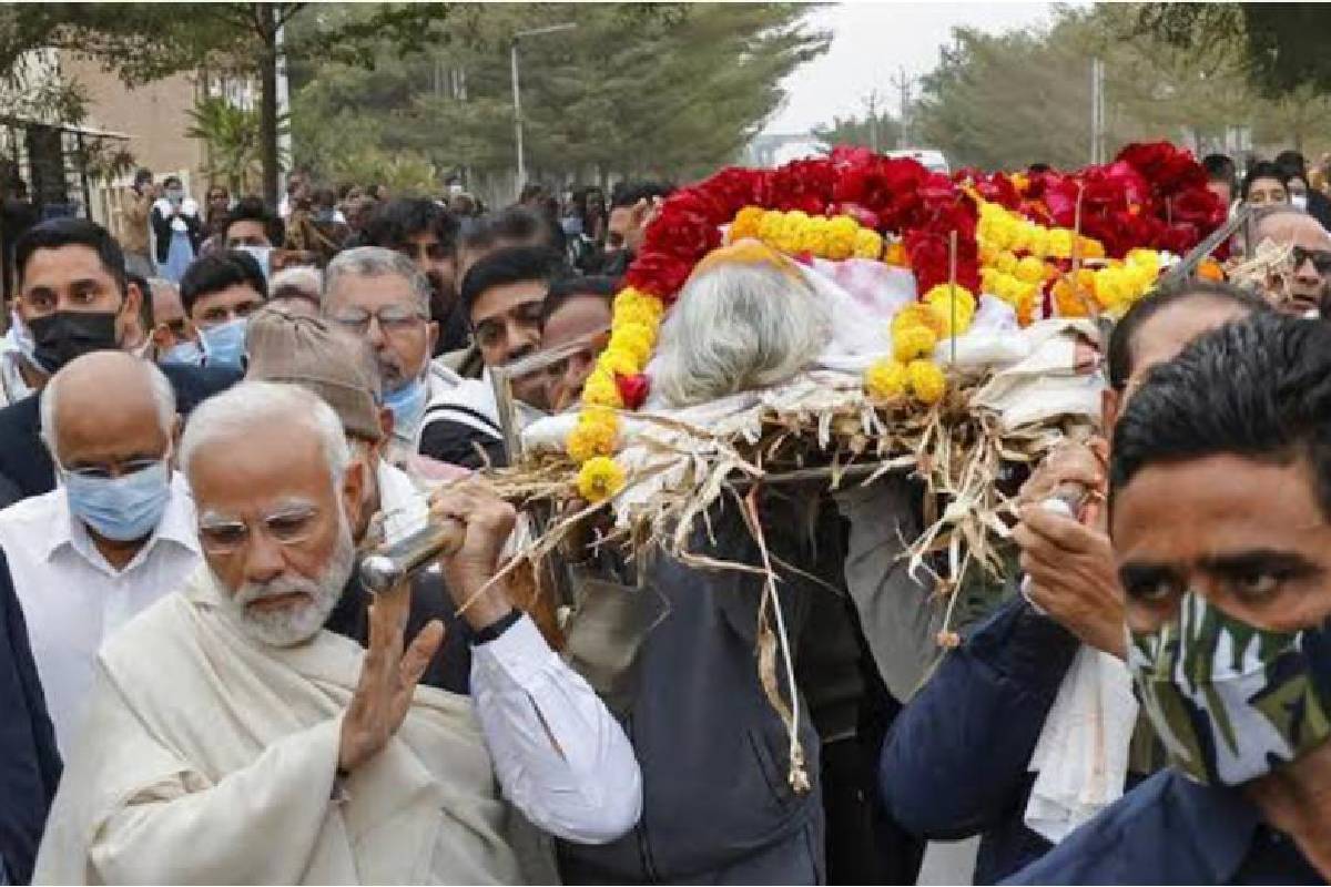 Hiraben Modi Passes Away, PM Modi Performs Her Last Rites