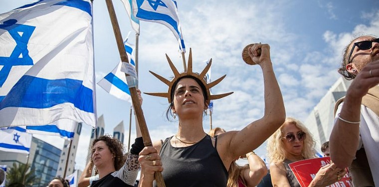 Israel: Massive protests force Netanyahu to pause ‘judicial overhaul’