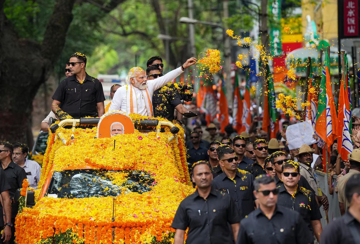 Modi Signs off Karnataka Campaign with Roadshow