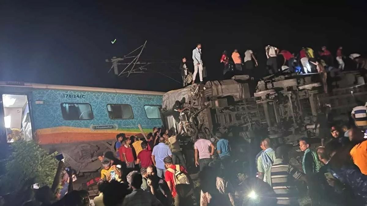 30 killed, 300 Injured in Train Accident in Odisha