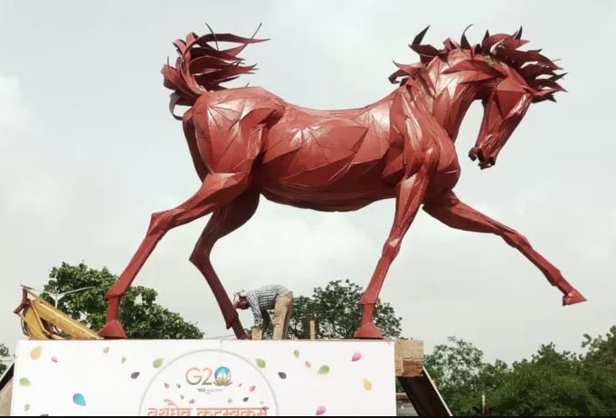 Installation of new sculptures in Ahmedabad transforms these crossroads