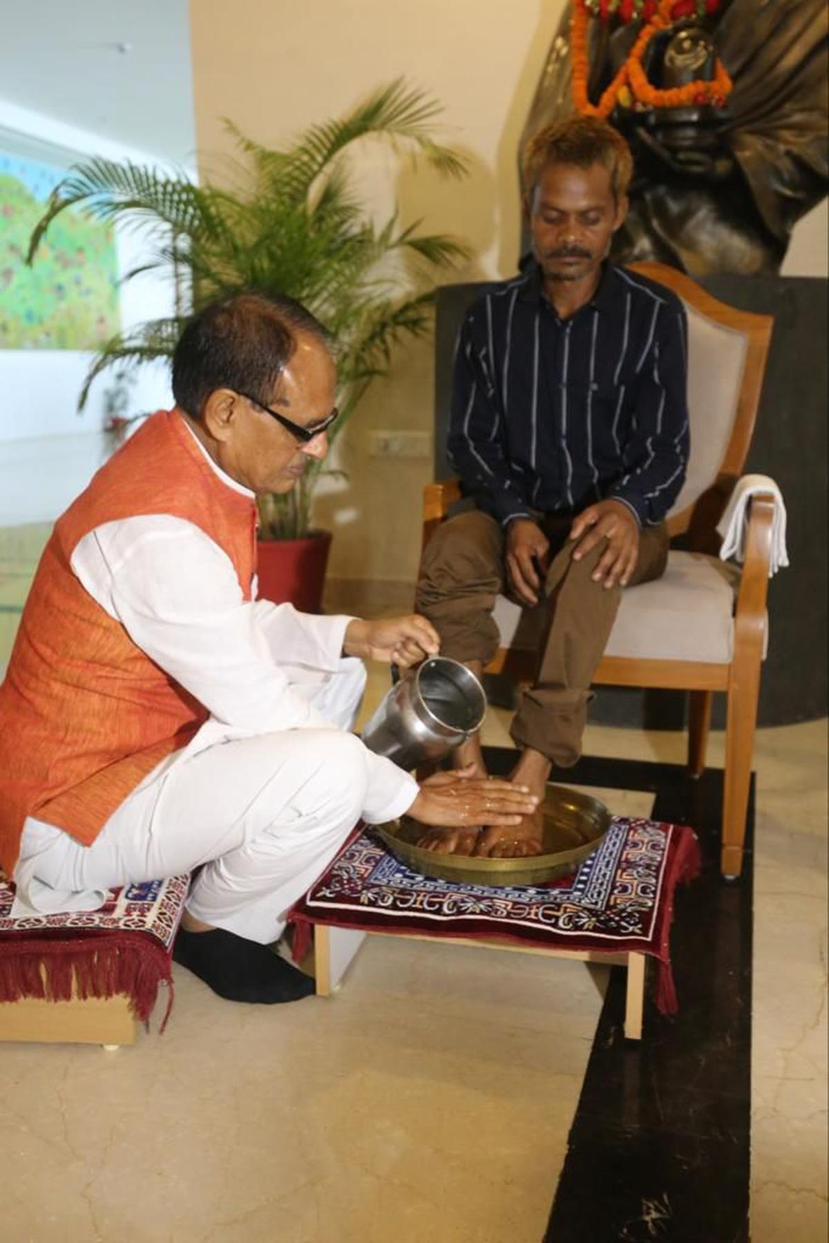 CM Washes Wronged Tribal’s Feet, Calls Him “Sudama”