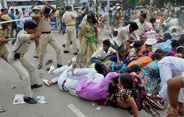 Patna: Police Lathi-Charge on Teachers: Seven Injured