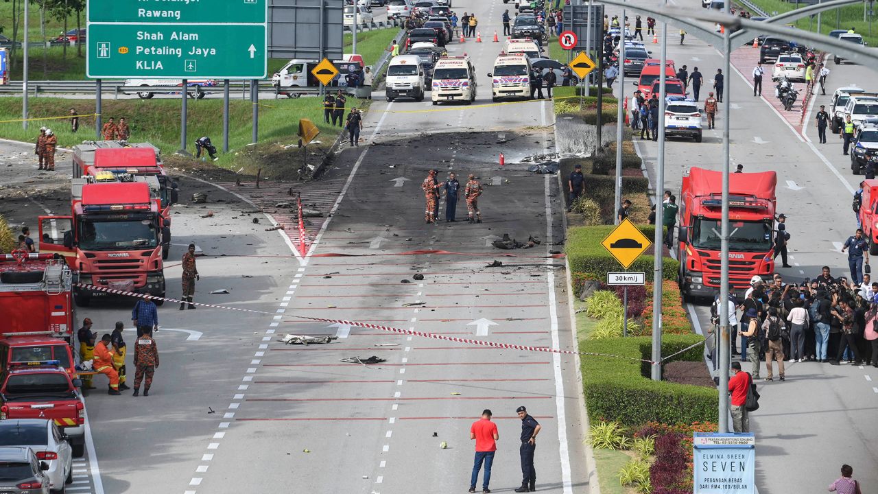 10 Killed in Plane Crash on a Highway in Malaysia