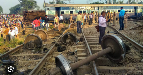 15 Killed, 100 Injured in Train Collision in Bangladesh