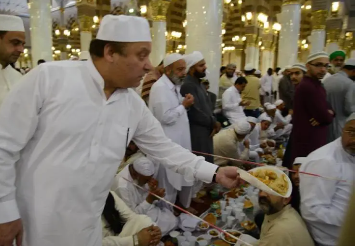 Ummeed-e-Pakistan: Nawaz leaves London; to return home via Mecca, Medina, and Dubai, on Oct 21