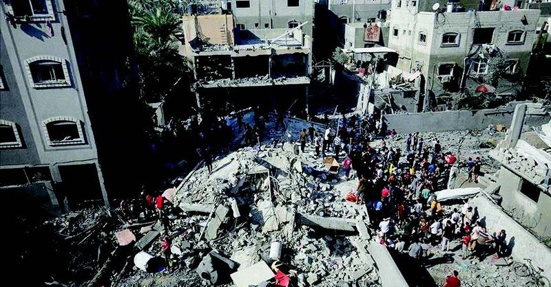 Israeli Forces Claim to have Killed a Senior Hamas Commander, Lay Seize of Al Shifa Hospital in Gaza City