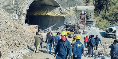 40 Workers Trapped in a Collapsed Tunnel