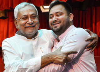 Nitish Kumar Set to Join NDA, “Bihar mein abhi khel hona baki hain,” RJD