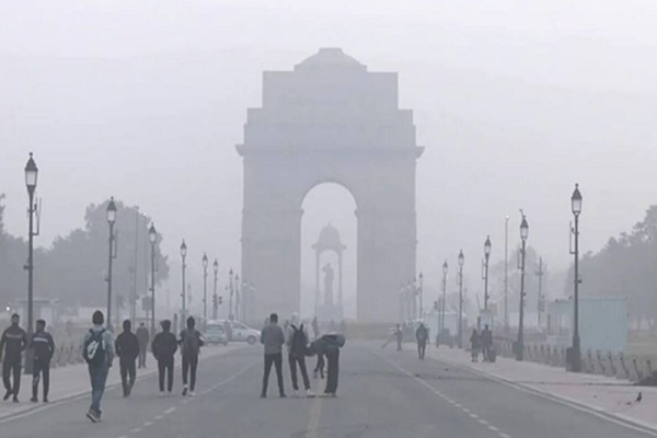 DELHI SEES SHARP DROP IN TEMPERATURE, RECORDS 6.4°C AMID COLD WAVE