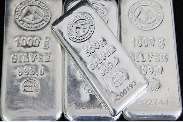 All that glitters: Silver prices cross Rs. 1 lakh/kg; gold climbs up Rs.430/gm
