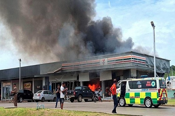 Thailand, Cambodia exchange heavy artillery fire as fighting rages for second day