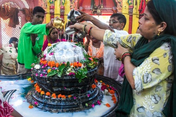 Shravan Shivratri: Devotees throng temples to perform jalabhishek, offer prayers to Lord Shiva