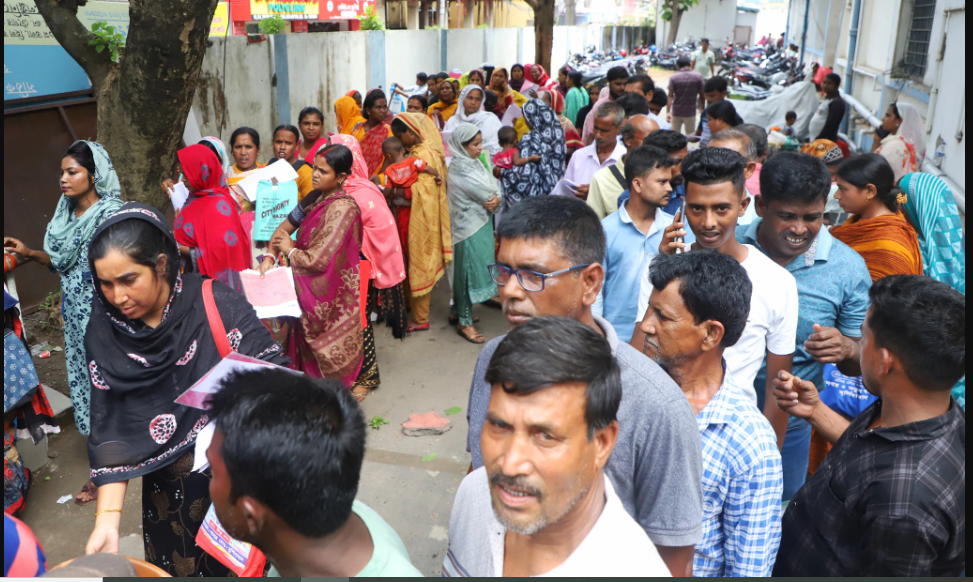 Threat of SIR: Mad Rush in West Bengal Border Villages to Procure Birth Certificates